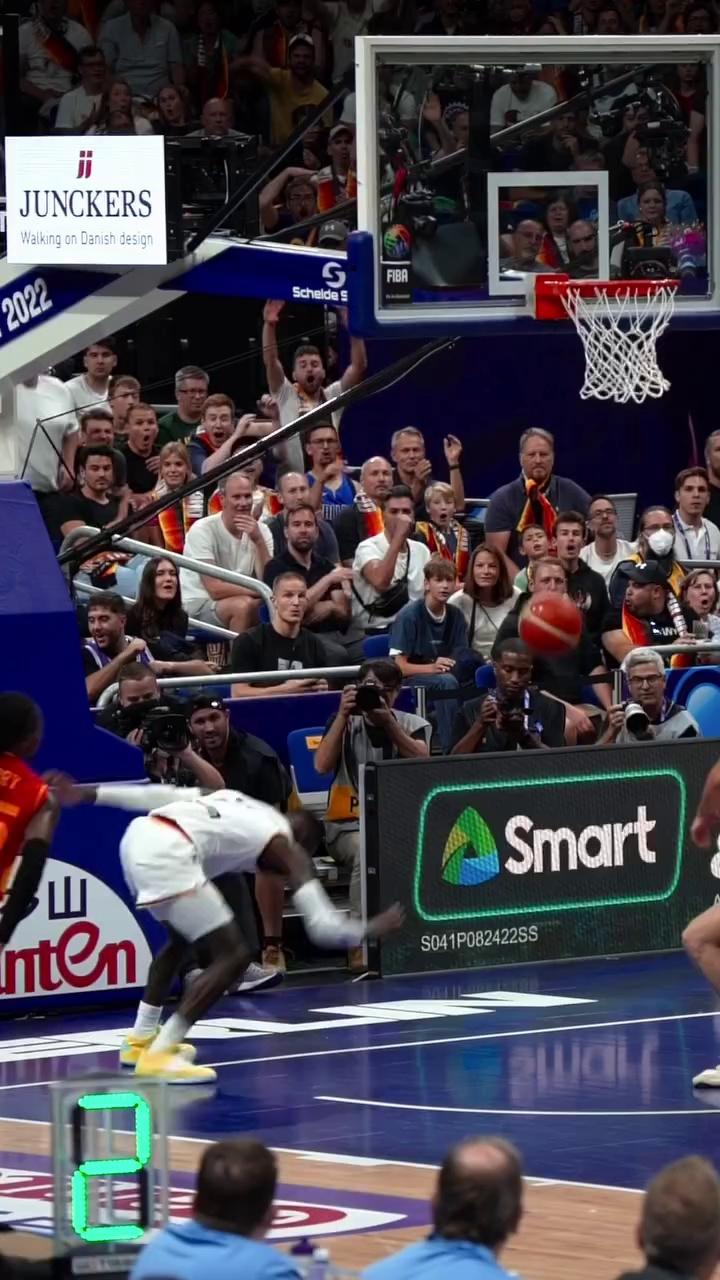 开云体育APP下载-新赛季开局，德国联赛一幕幕扣人心弦的简单介绍