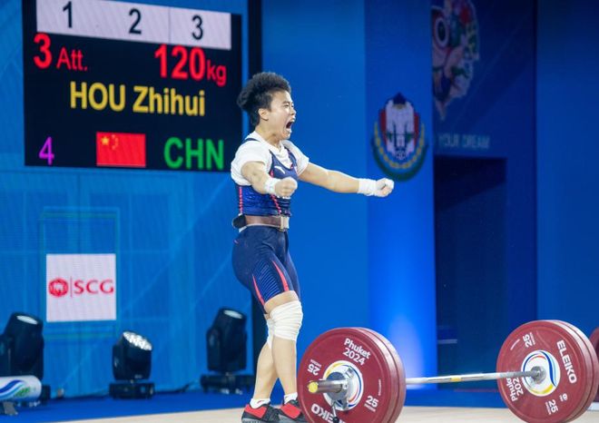 举重项目泰国选手打破记录夺得冠军 举重项目泰国选手打破记录夺得冠军