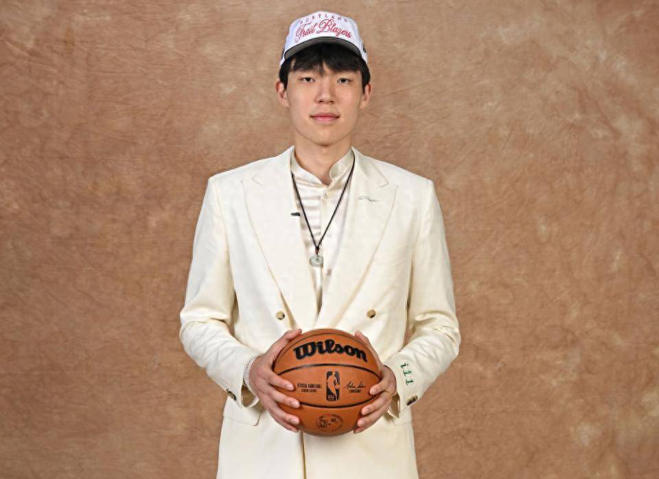 开云APP-球队选秀状元展现实力,引发热议