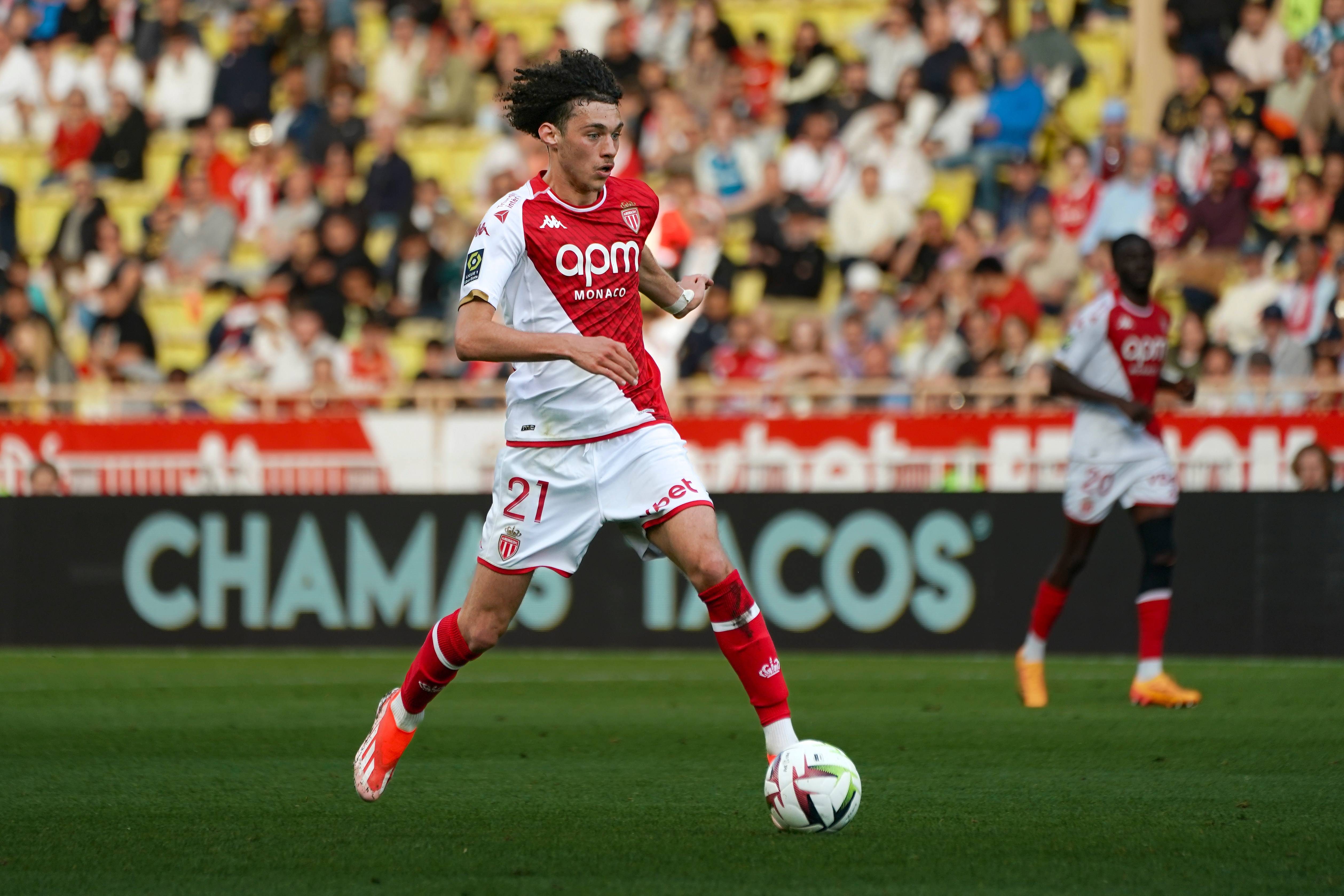 里尔队在客场比赛中展现出优异表现 里尔队在客场比赛中展现出优异表现