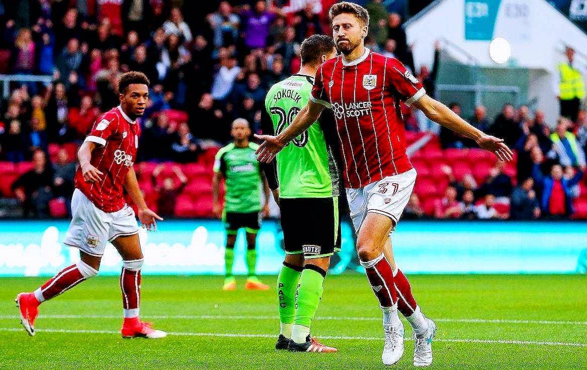 包含伯恩利队在比赛中表现出色，获得胜利的词条