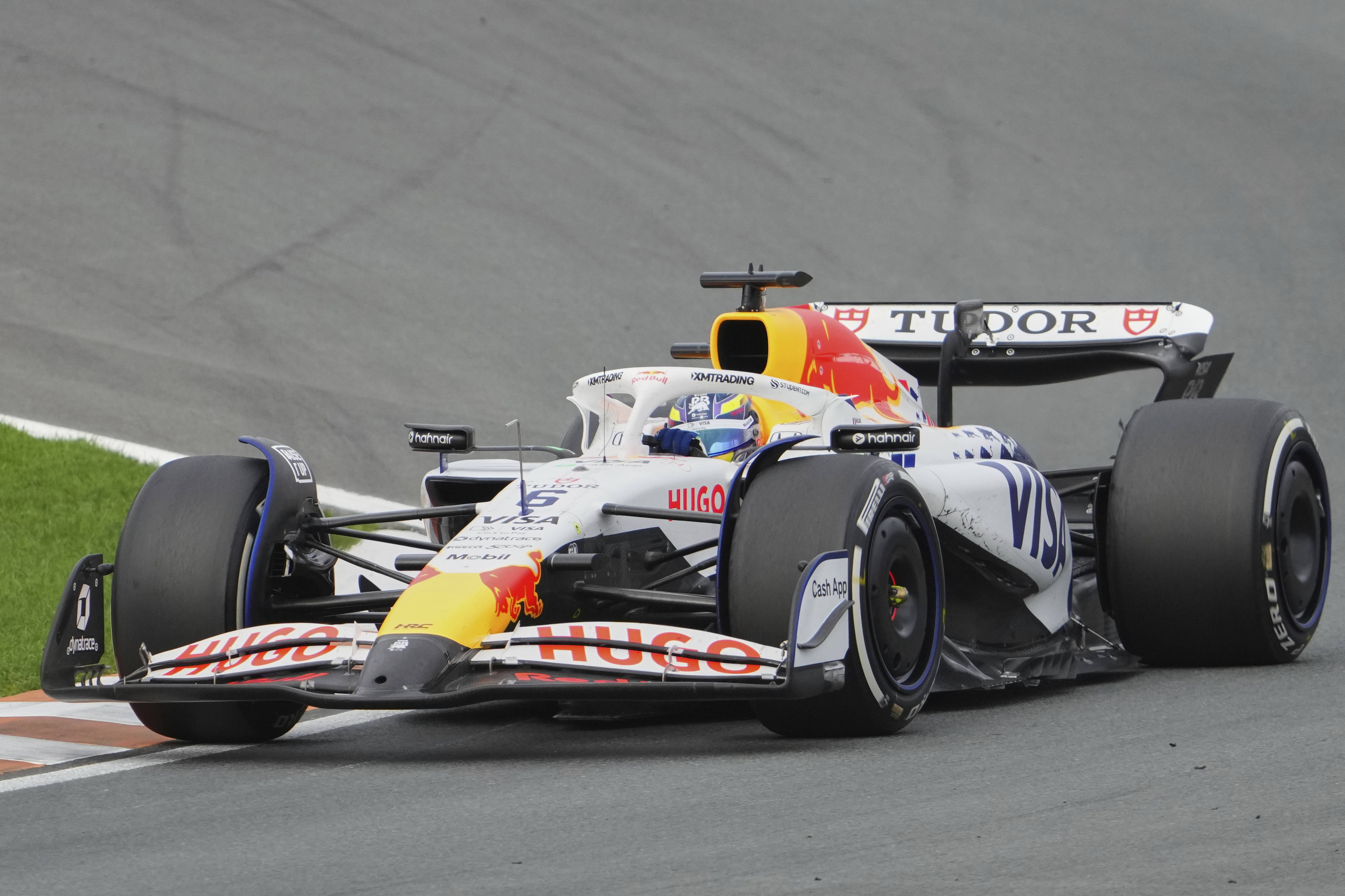 开云体育中国-关于法拉利力克红牛车队，皮亚斯特里统治全场的信息