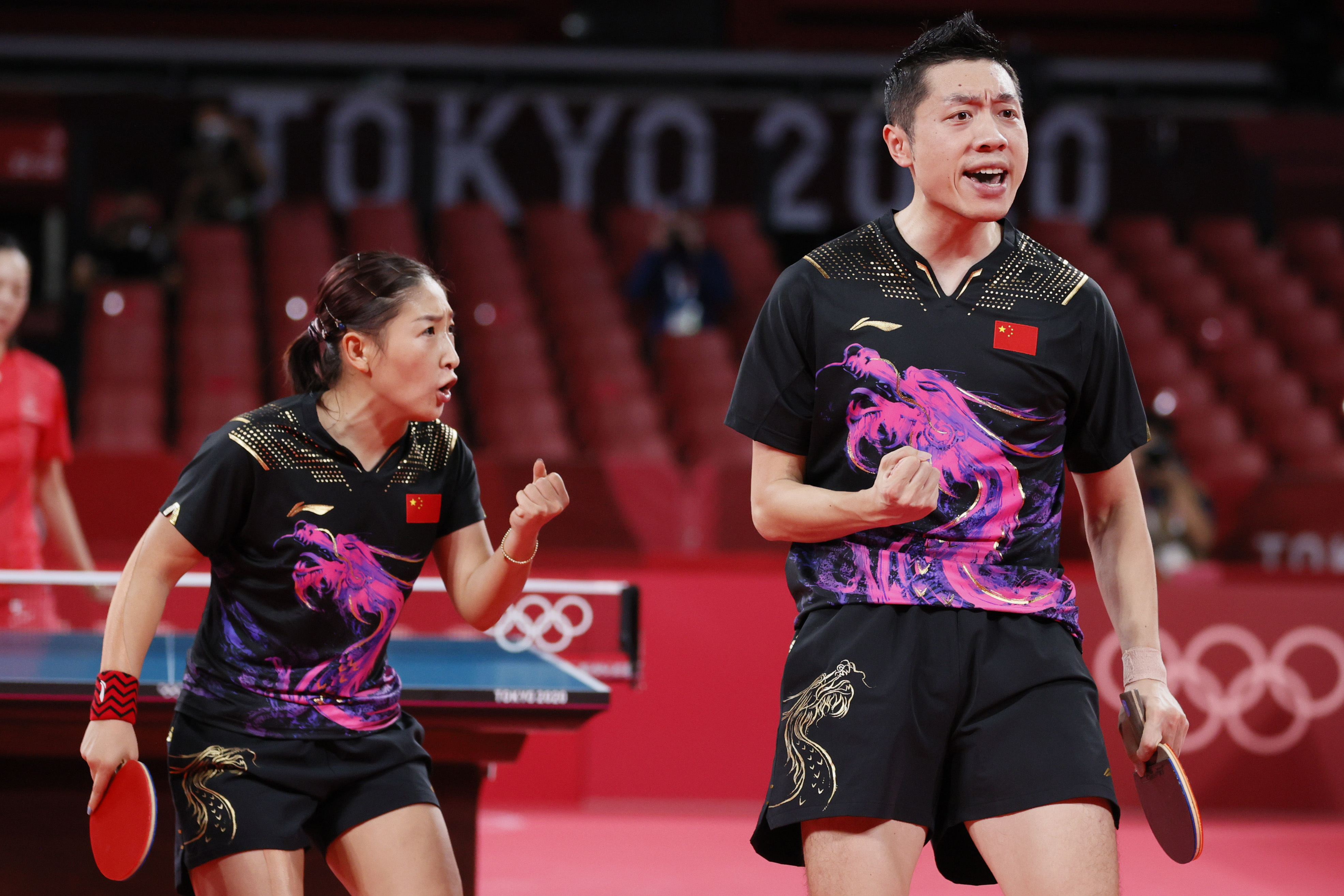 英格兰队逆转法国队，许昕带队取胜