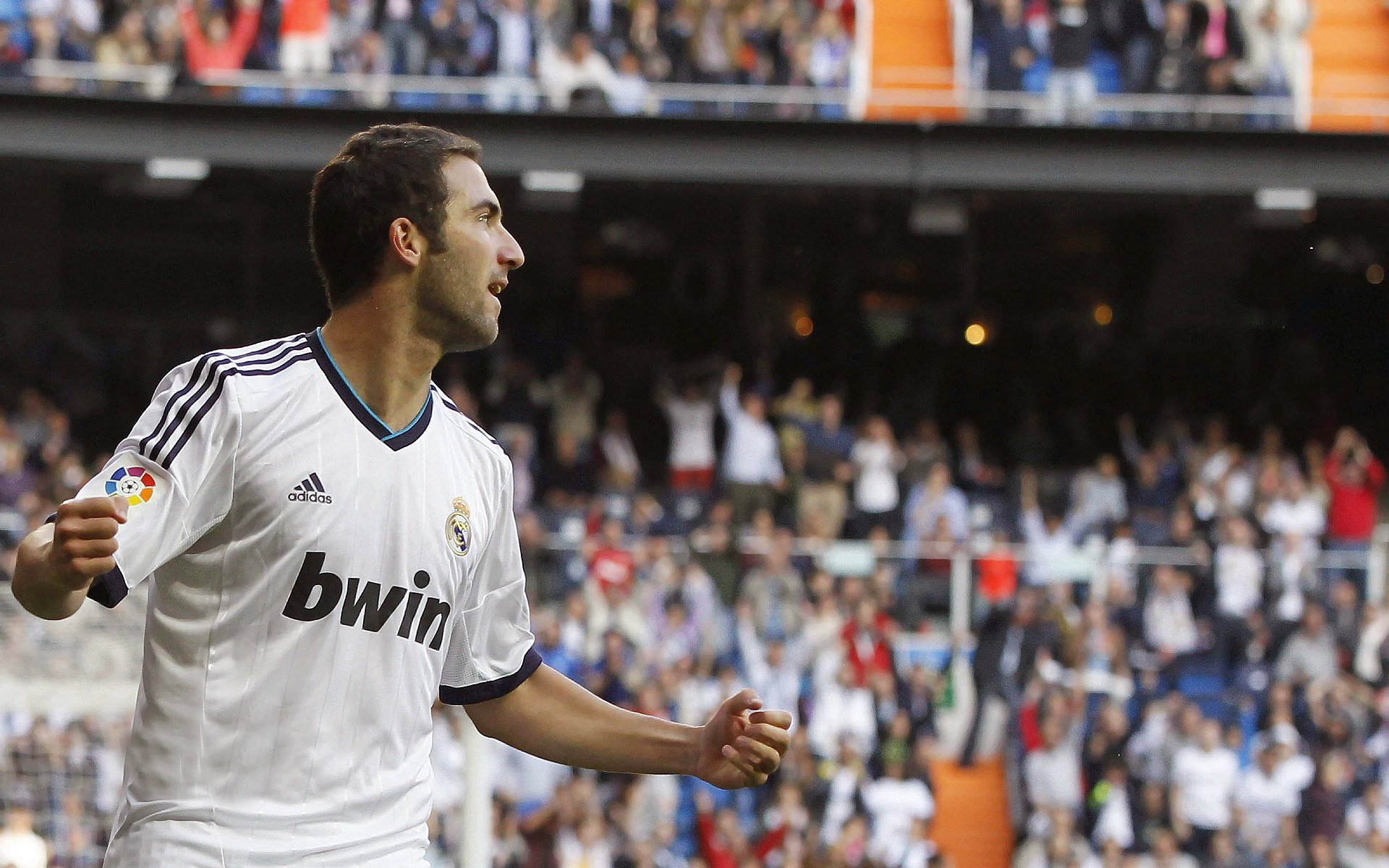 开云体育登录-一念双生，从F1刹车点到足球中场—攻防转换的艺术内核