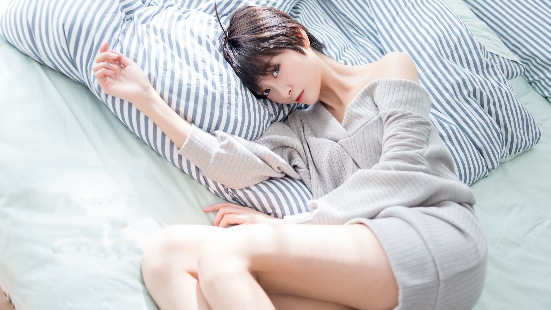 唯一性的双重奏，F1街道赛焦点战与巴拉圭足球硬仗的胜利